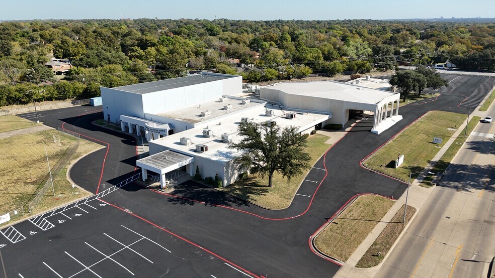 More Photos Of 6801 Meadowbrook Dr, Fort Worth Specialty For Sale