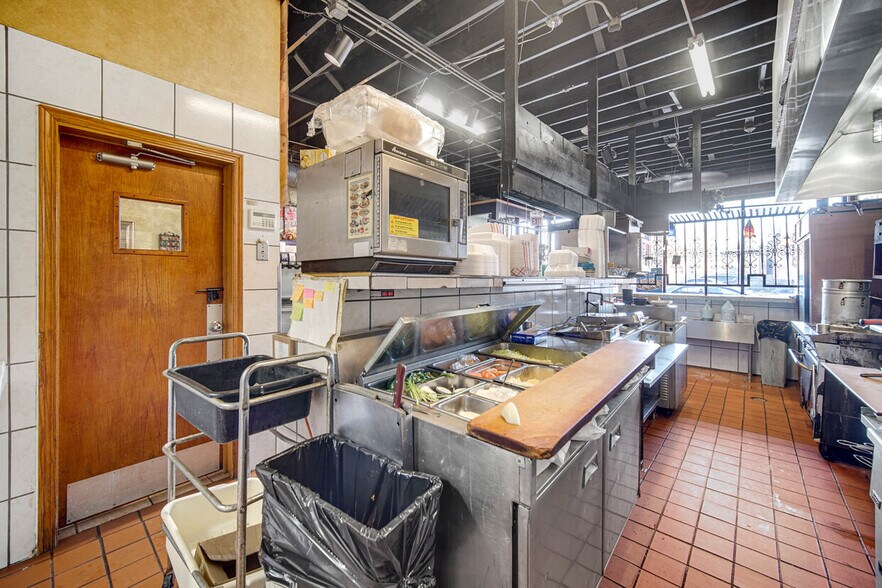 More Photos Of 6230 S Western Ave, Chicago Restaurant For Sale