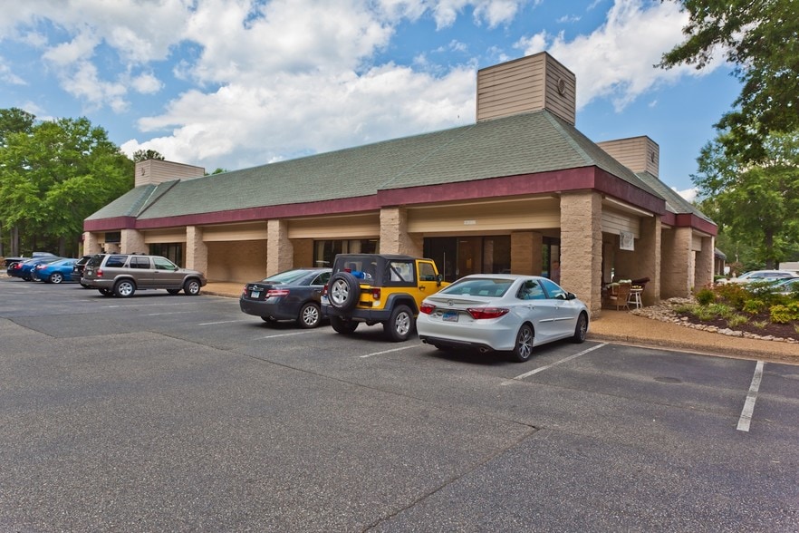 More Photos Of 240 McLaws Cir, Williamsburg General Retail For Lease