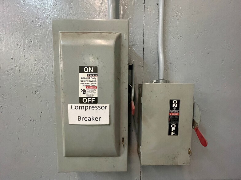 More Photos Of 320 Industrial Dr, Griffith Warehouse For Lease