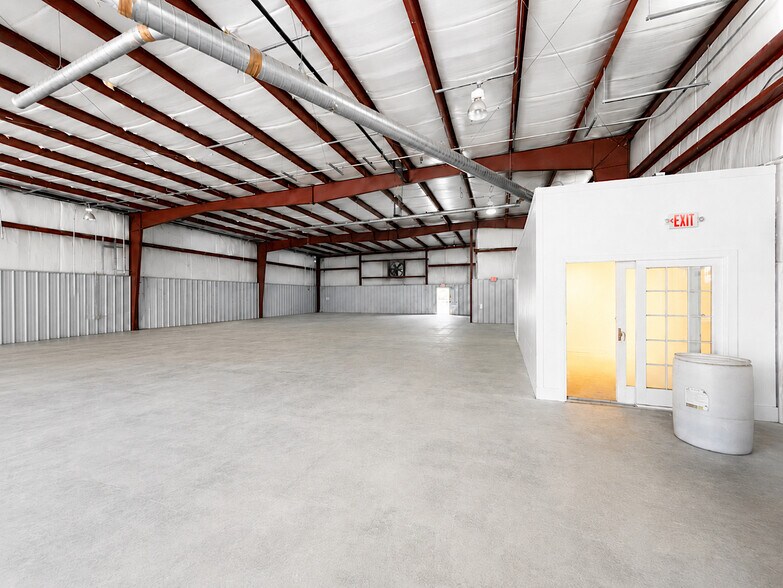 More Photos Of 3508 Wellsite Dr, Norman Distribution For Sale