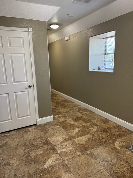 More Photos Of 100 S Canyonwood Dr, Dripping Springs Unknown For Lease