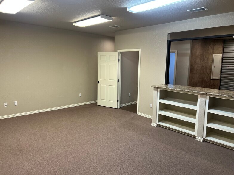 More Photos Of 1503 W Stan Schlueter Loop, Killeen Industrial For Lease