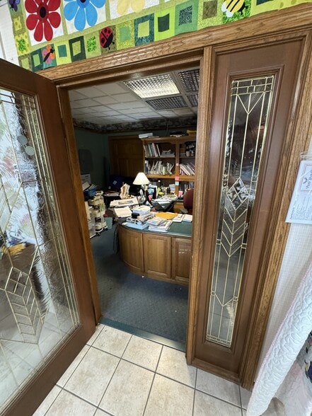 More Photos Of 1122-1128 Eureka Rd, Wyandotte Storefront Retail Office For Sale