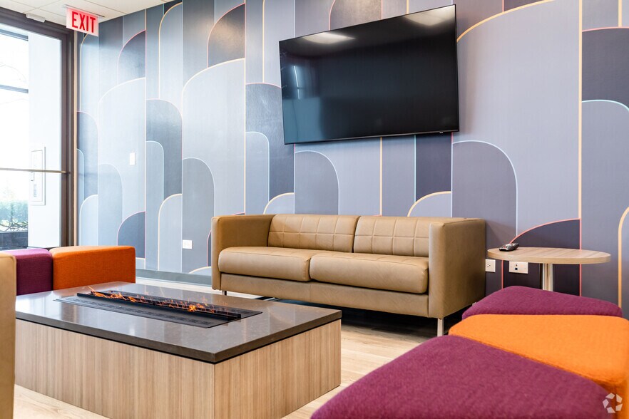 More Photos Of 1415 W 22nd St, Oak Brook Office For Lease