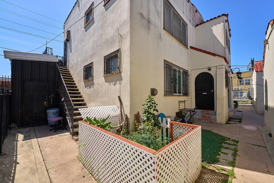 More Photos Of 3262 Monette Pl, Los Angeles Apartments For Sale