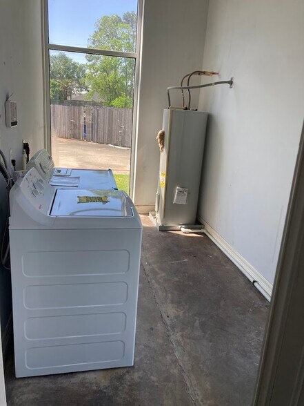 More Photos Of 12231 Northpointe Blvd, Tomball Storefront For Lease