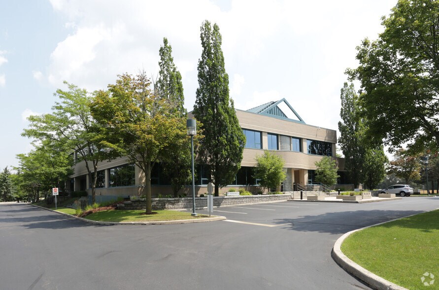 More Photos Of 470 N Weber St, Waterloo Office For Lease