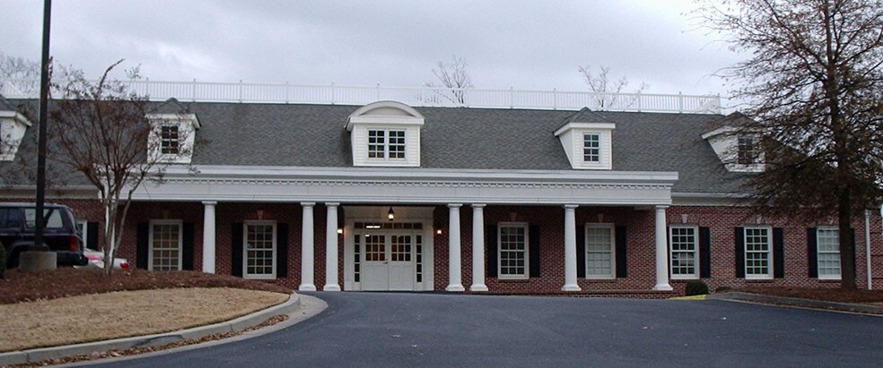 More Photos Of 225 Country Club Dr, Stockbridge Medical For Sale