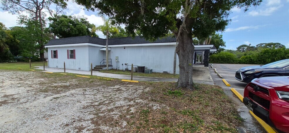 More Photos Of 7789 131st St, Seminole Office For Sale