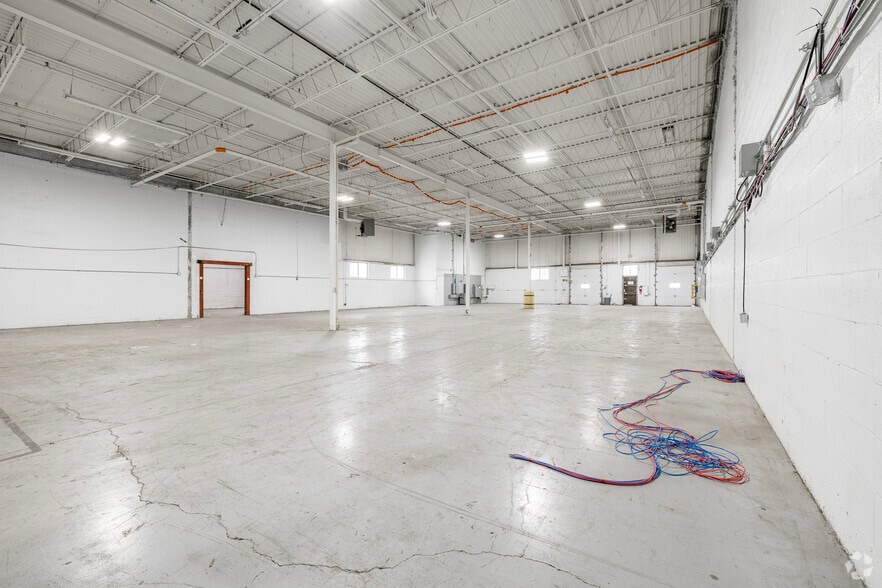 More Photos Of 9415-9495 Aut Transcanadienne, Montréal Warehouse For Lease