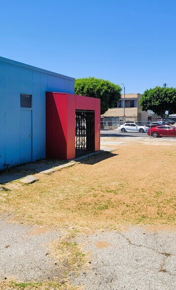 More Photos Of 2400 W Florence Ave, Los Angeles Freestanding For Sale