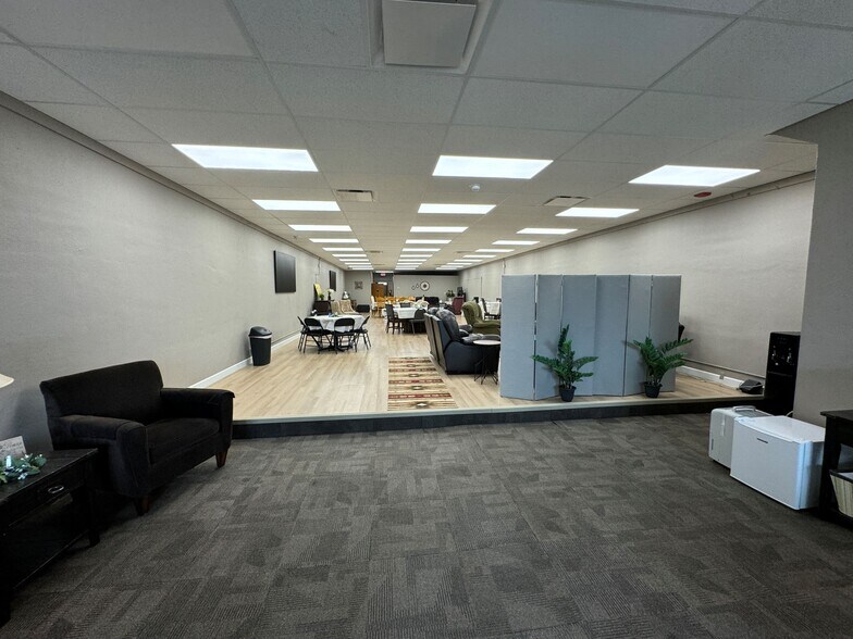 More Photos Of 112 NW 2nd Ave, Mandan Storefront Retail Residential For Sale