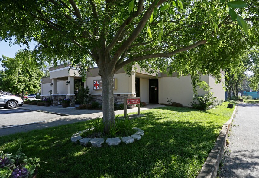 More Photos Of 1881 N Martin Luther King Jr Blvd, Tallahassee Veterinarian Kennel For Lease