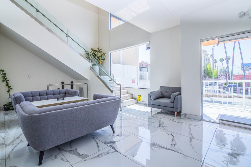 More Photos Of 300-302 S Mariposa Ave, Los Angeles Storefront Retail Office For Lease