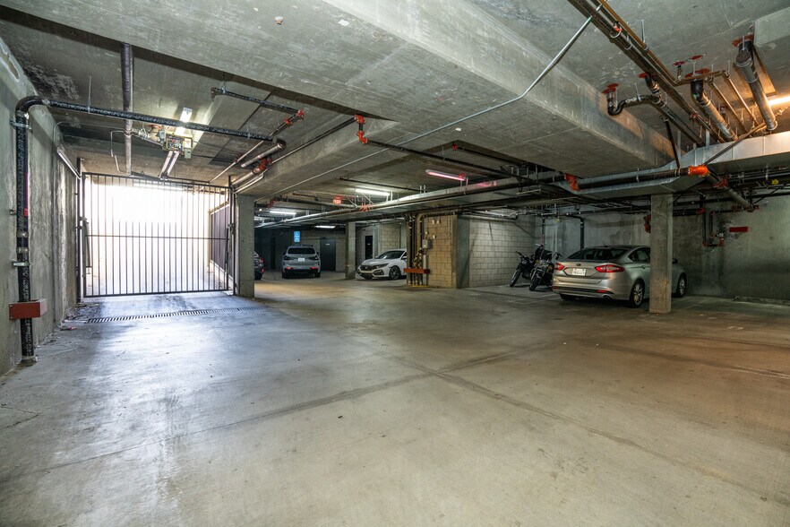 More Photos Of 8520 Whitworth Dr, Los Angeles Apartments For Sale