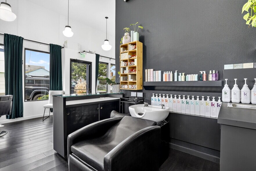 More Photos Of 4144 SE 60th Ave, Portland Storefront Retail Office For Sale