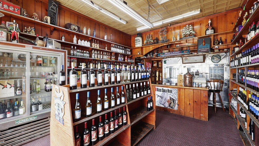 More Photos Of 45-47 Franklin St, Bloomfield Bar For Sale