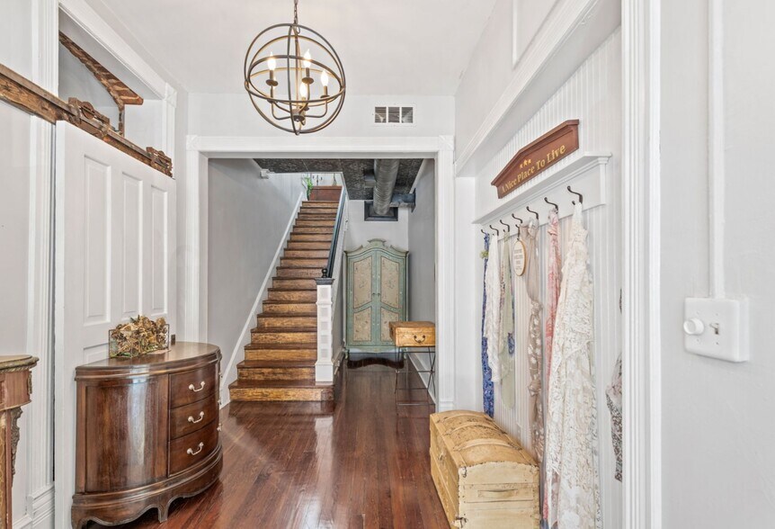 More Photos Of 10 E Washington St, Newnan Storefront Retail Residential For Sale