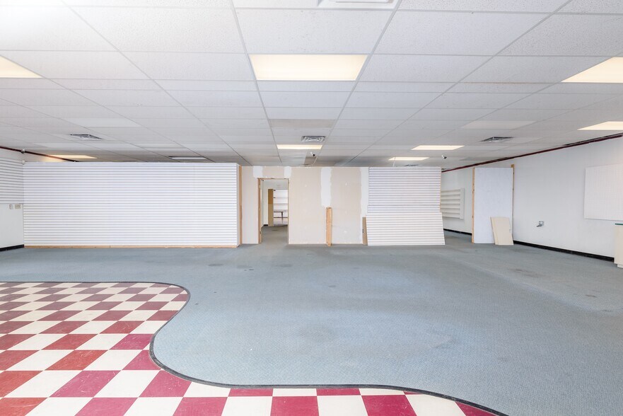 More Photos Of 445 W Washington St, Sequim Freestanding For Lease