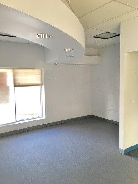 More Photos Of 65 N Dupont Hwy, Dover Medical For Lease