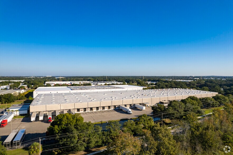 More Photos Of 3102 Queen Palm Dr, Tampa Warehouse For Lease