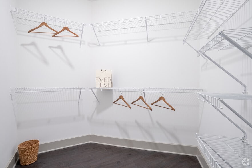 More Photos Of 6000 Avalon Blvd, Alpharetta Storefront Retail Office For Lease