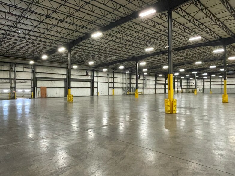 More Photos Of 31 Hunter Pl, Bellefontaine Warehouse For Lease