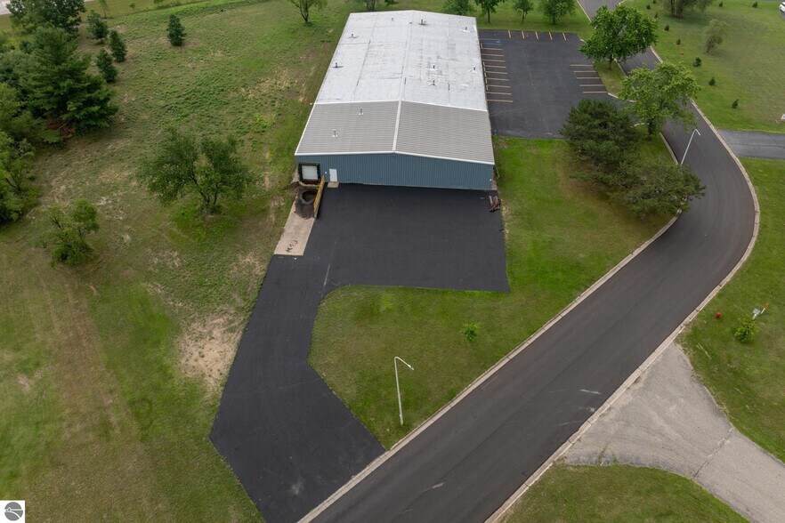 More Photos Of 910 Industrial Dr, Mount Pleasant Warehouse For Sale