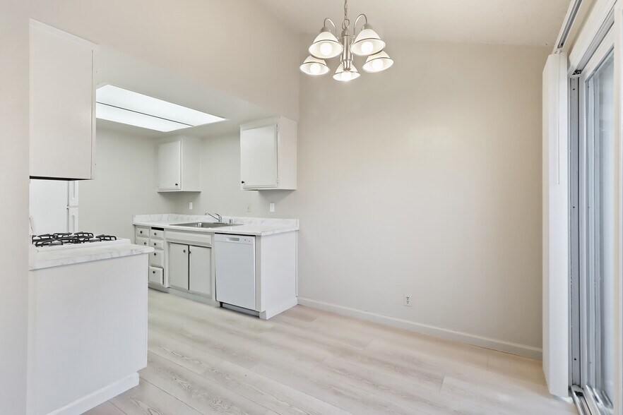 More Photos Of 2316 Villanova Cir, Sacramento Apartments For Sale