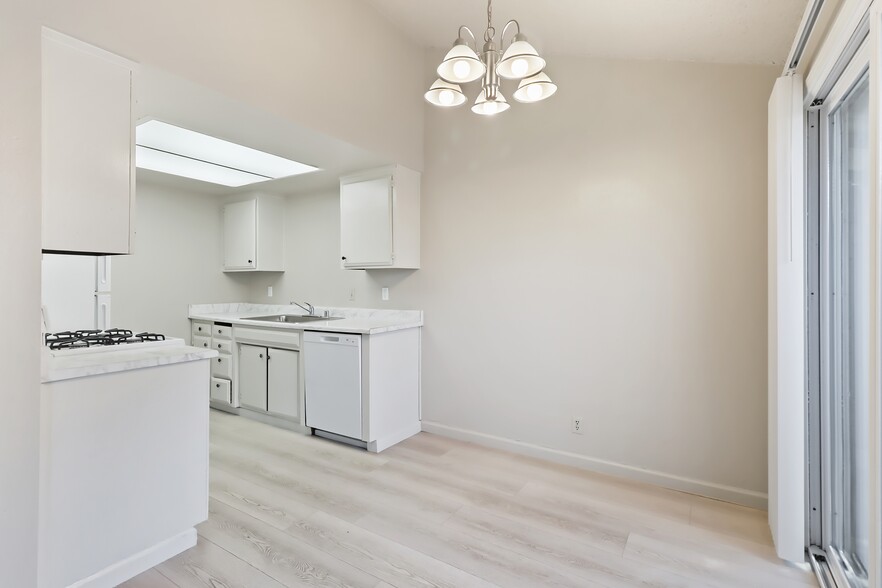 More Photos Of 2316 Villanova Cir, Sacramento Apartments For Sale