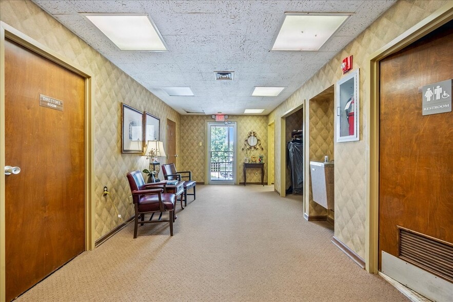 More Photos Of 111 W Commerce St, Lewisburg Bank For Sale