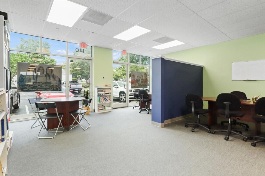 More Photos Of 43053 Pemberton Sq, Chantilly Unknown For Lease