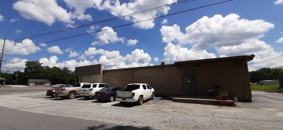 More Photos Of 950 Elbert St, Elberton Freestanding For Lease