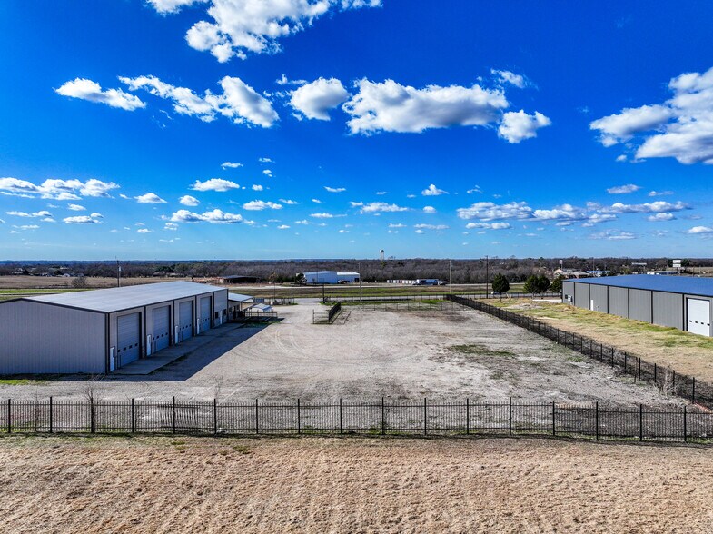 More Photos Of 11639 E US Highway 175, Kemp Flex For Lease