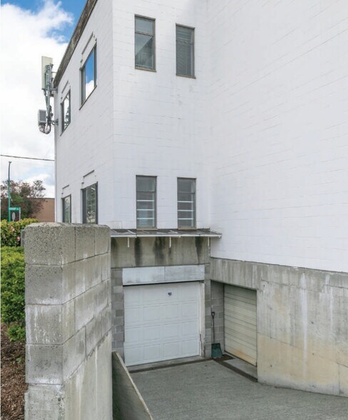 More Photos Of 5508 Dorset St, Burnaby Distribution For Sale
