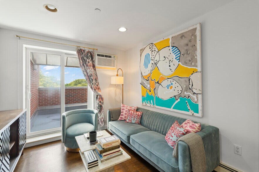 More Photos Of 138 Lakeview Dr, Gibbsboro Light Distribution For Sale