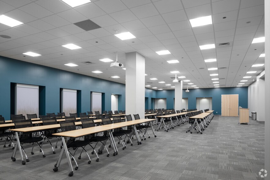 More Photos Of 1700 Lincoln St, Denver Office For Lease