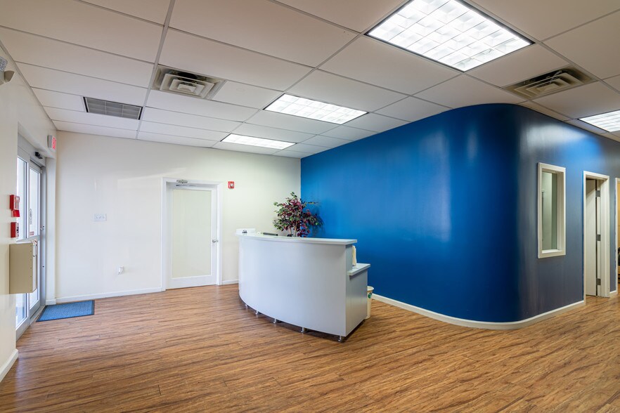 More Photos Of 290 Andrews Rd, Trevose Flex For Lease