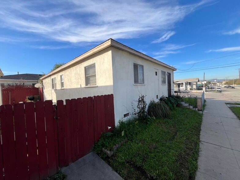 More Photos Of 1068 McDonald Ave, Wilmington Multifamily For Sale