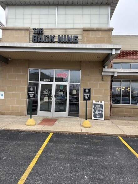 More Photos Of 1671 Hoffman Rd, Green Bay Storefront For Lease