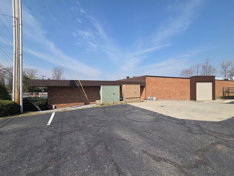 More Photos Of 1826 Albertson Rd, High Point Manufacturing For Lease