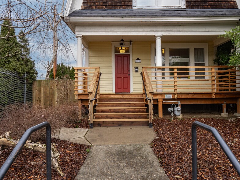 More Photos Of 317 NE Sacramento St, Portland Office For Sale
