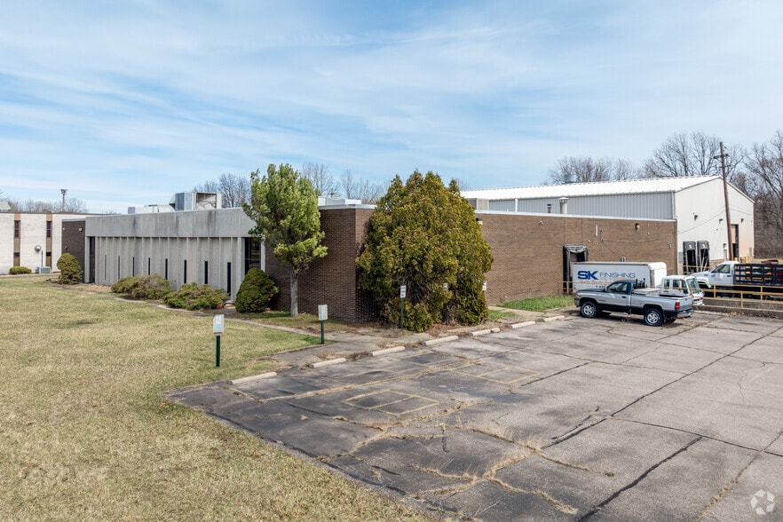 More Photos Of 2201 W Park Dr, Lorain Manufacturing For Sale