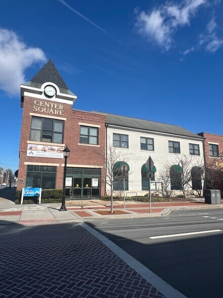 More Photos Of 124-128 E Main St, Newark Storefront Retail Office For Lease