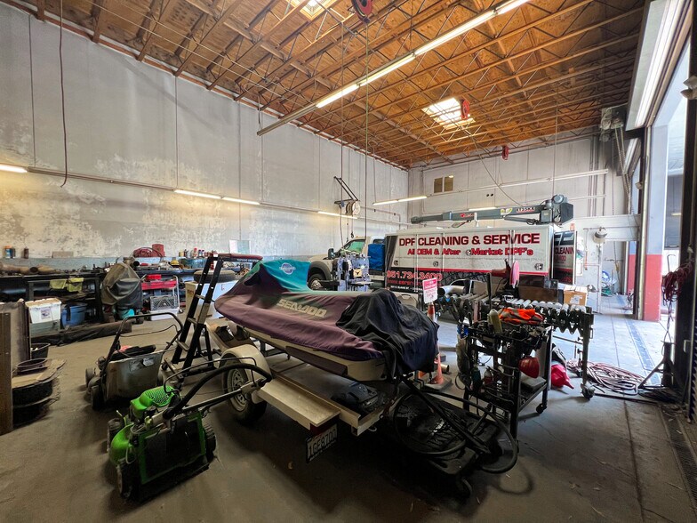 More Photos Of 301 E Blaine St, Corona Warehouse For Lease