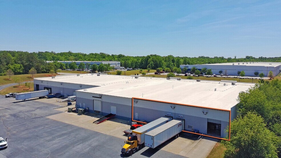 More Photos Of 500-514 Matrix Pky, Piedmont Distribution For Lease