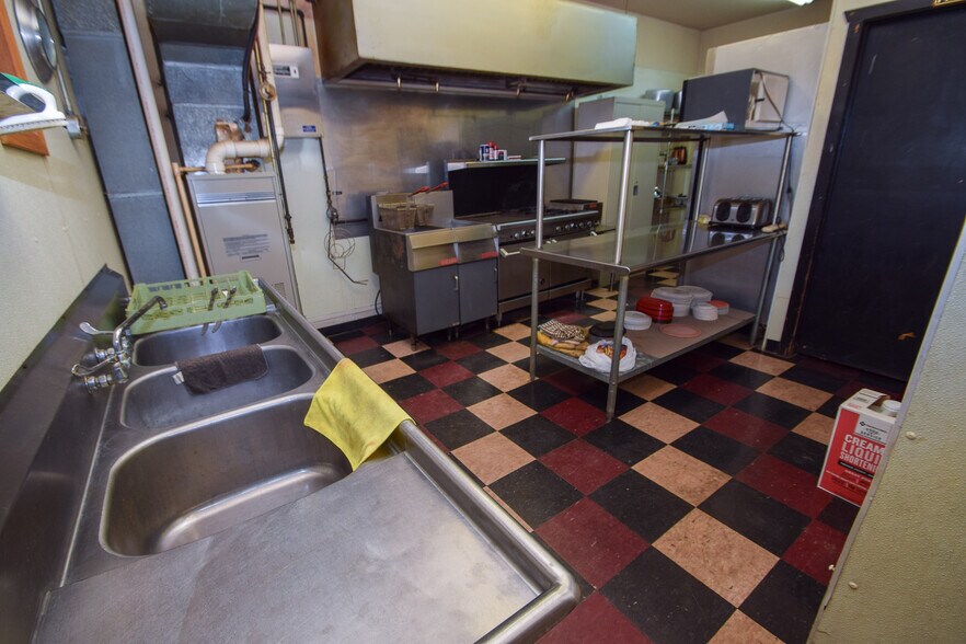 More Photos Of 111 Main St, Roscoe Bar For Sale