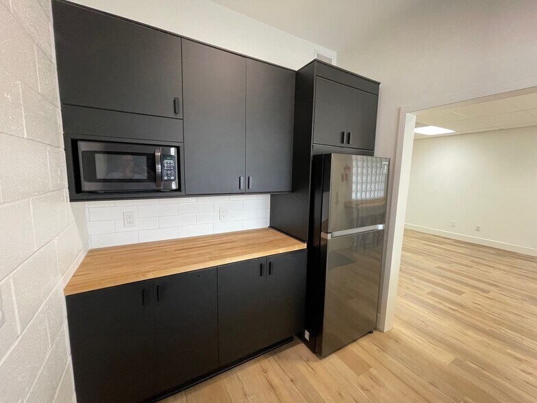 More Photos Of 3212-3214 W Burbank Blvd, Burbank Office For Lease