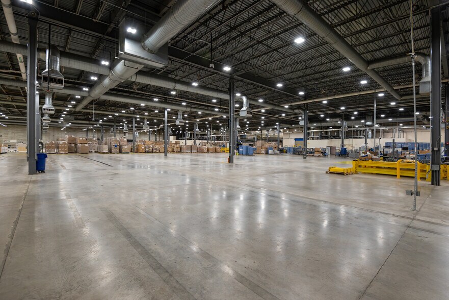 More Photos Of 15 Sylvan Way, Parsippany Light Distribution For Lease